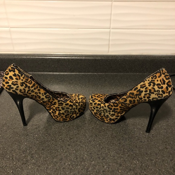 Bettie Page leopard print heels - size 9 - Picture 4 of 6